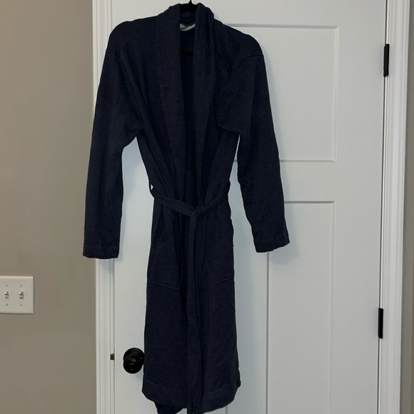Men’s Robe - Picture 2 of 3